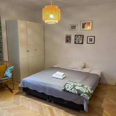 Slow Life Apartment Next To Metro Station ワルシャワ エクステリア 写真