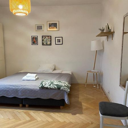 Slow Life Apartment Next To Metro Station ワルシャワ エクステリア 写真