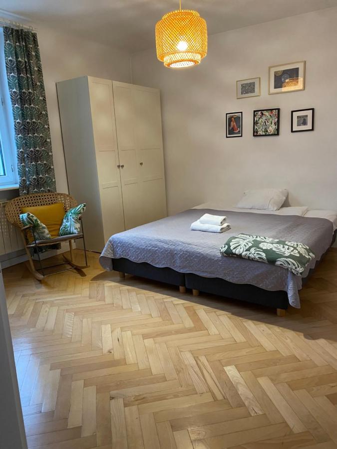 Slow Life Apartment Next To Metro Station ワルシャワ エクステリア 写真
