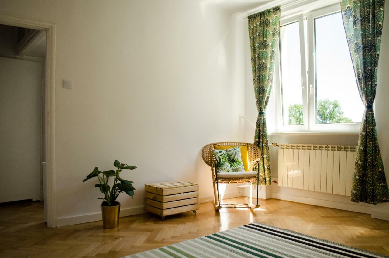 Slow Life Apartment Next To Metro Station ワルシャワ エクステリア 写真